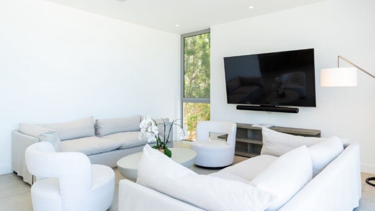 Photo of Livingroom in Long Bay Hills