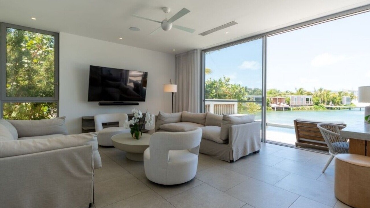 Photo of Livingroom in Long Bay Hills