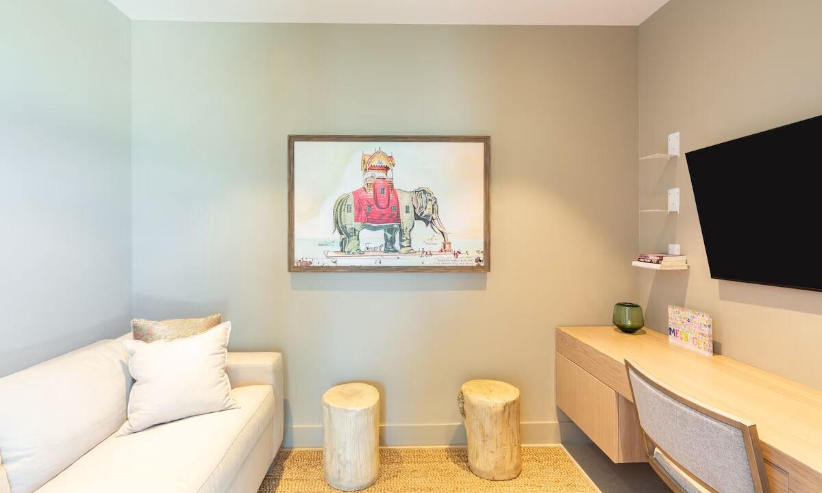 Photo of Livingroom in Long Bay Hills