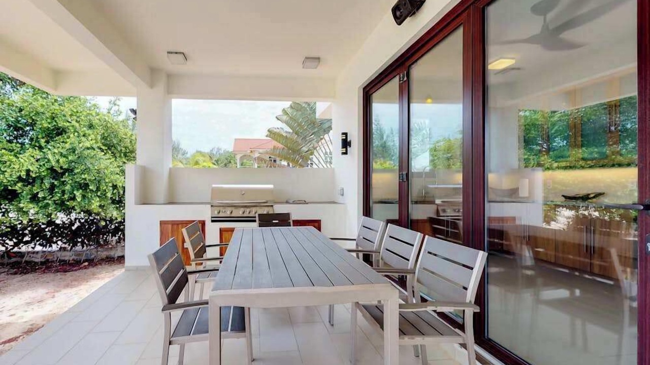 Photo of Outdoor in Caribbean Way