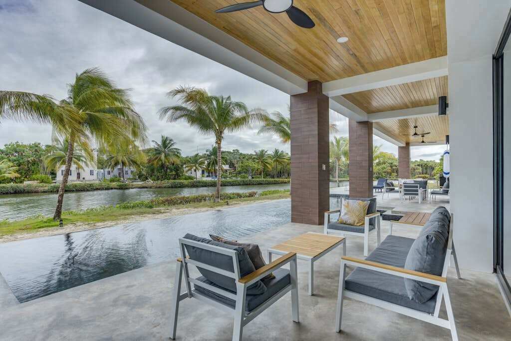 Photo of Patio Balcony in Cocoplum