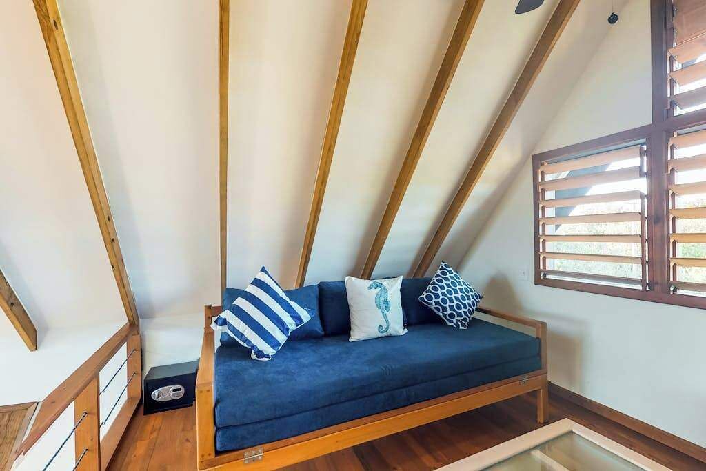Photo of Livingroom in Surfside