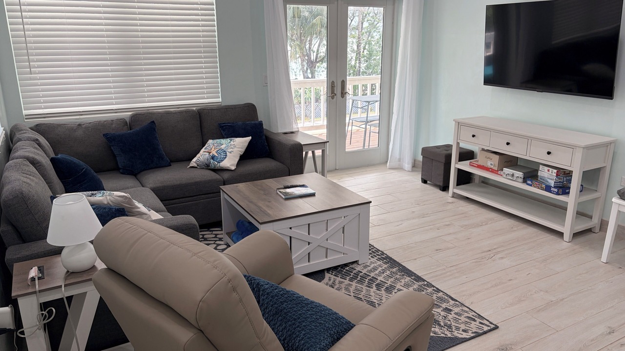 Photo of Livingroom in Spanish Wells