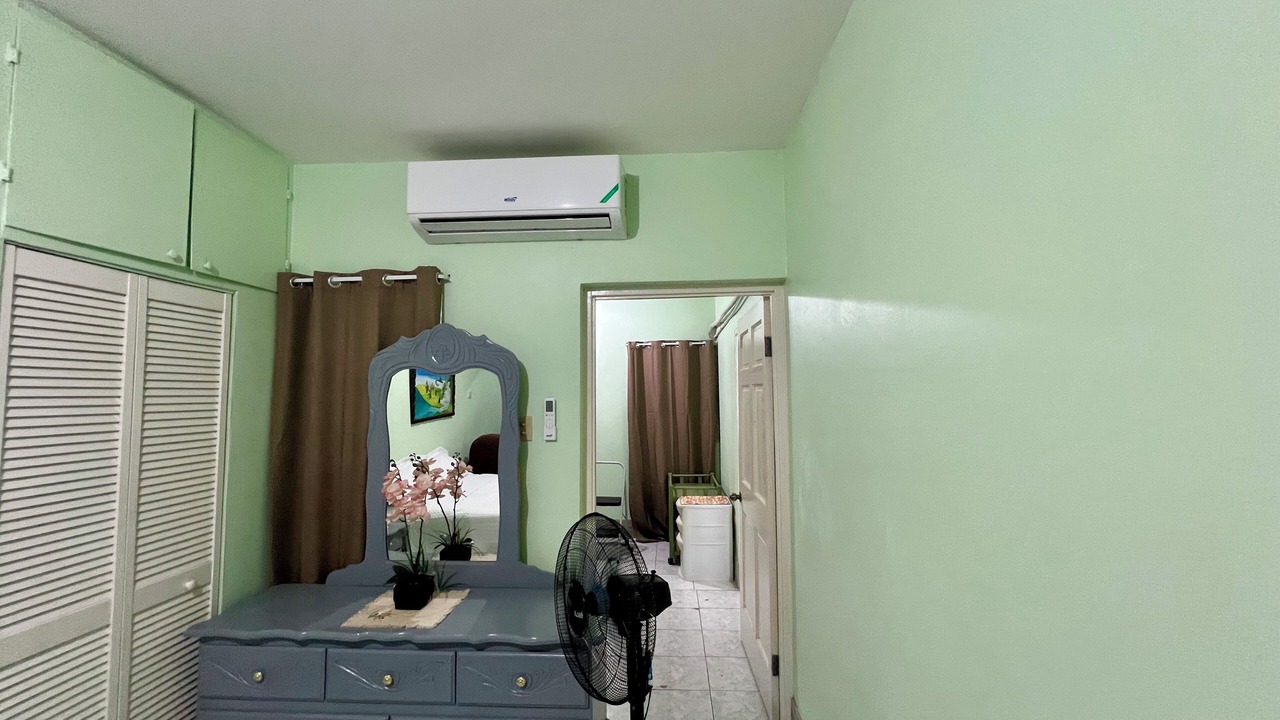 Photo of Bedroom in Molynes Gardens