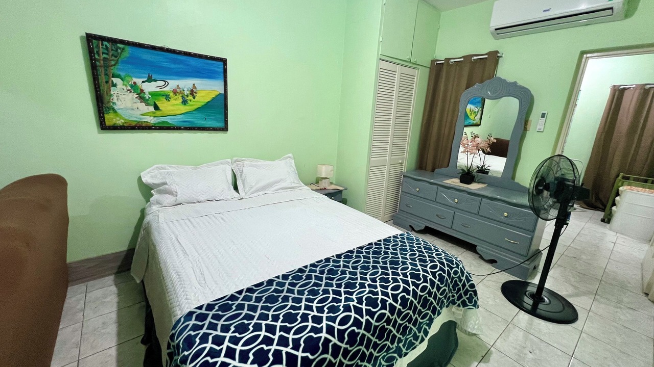 Photo of Bedroom in Molynes Gardens