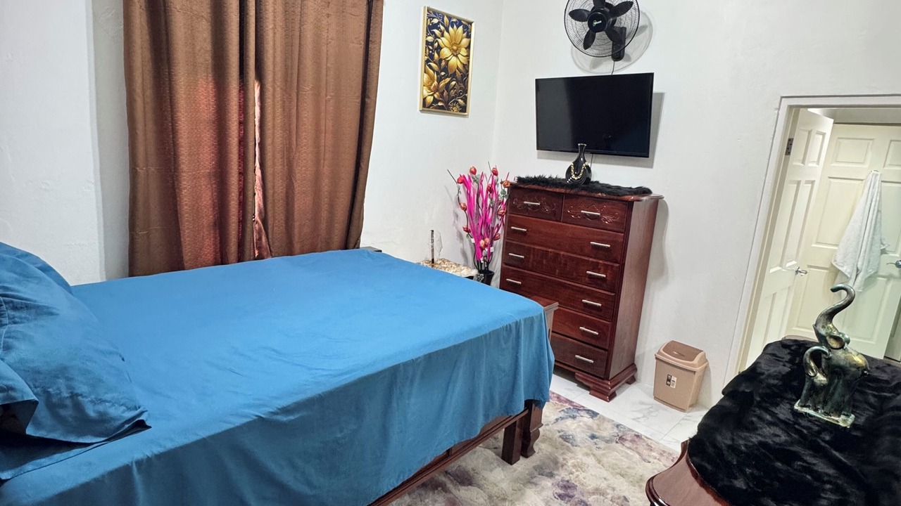 Photo of Bedroom in Spanish Town