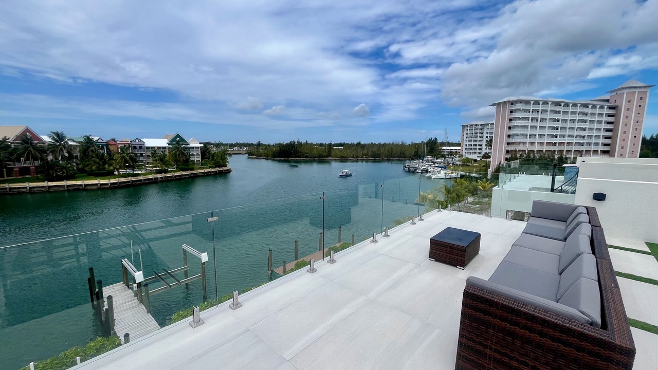 Photo of Patio Balcony in Bell Channel Bay