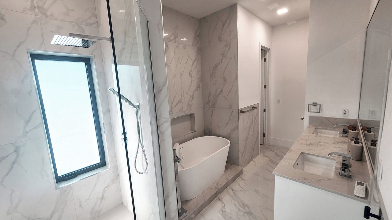 Photo of Bathroom in Bell Channel Bay