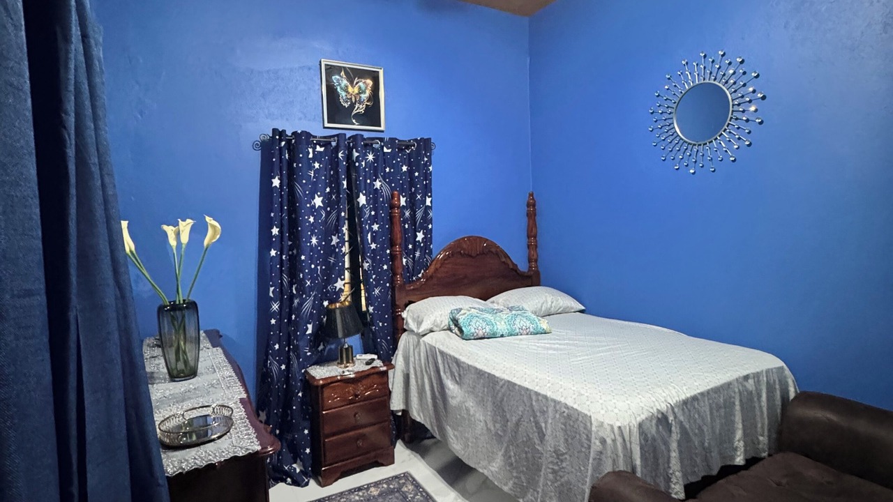 Photo of Bedroom in Spanish Town