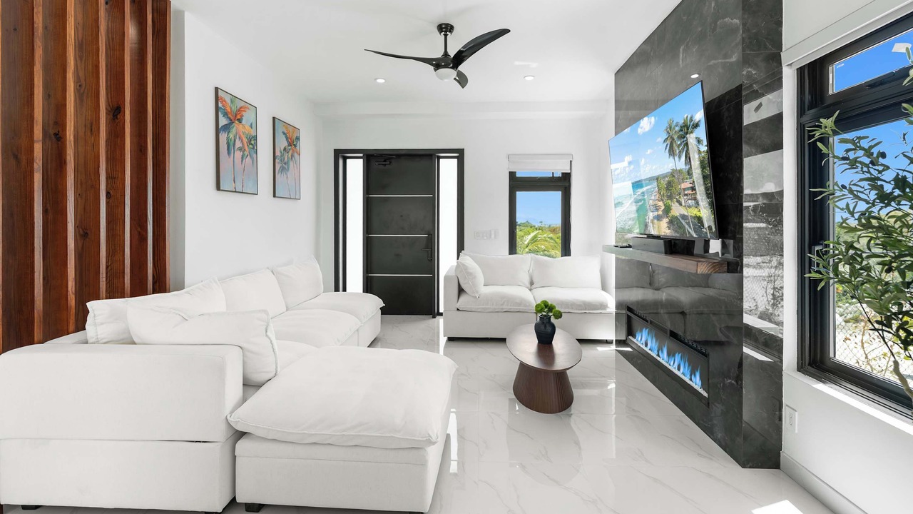 Photo of Livingroom in Long Bay Hills