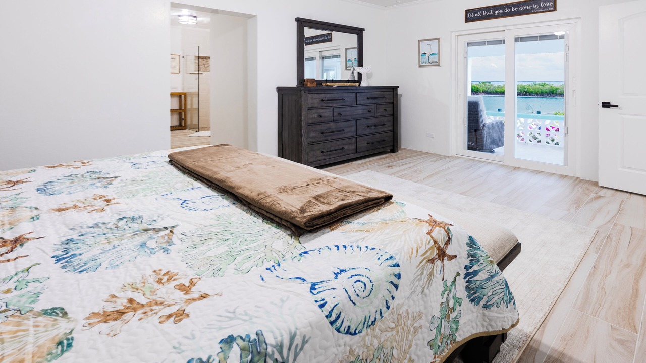 Photo of Bedroom in Spanish Wells