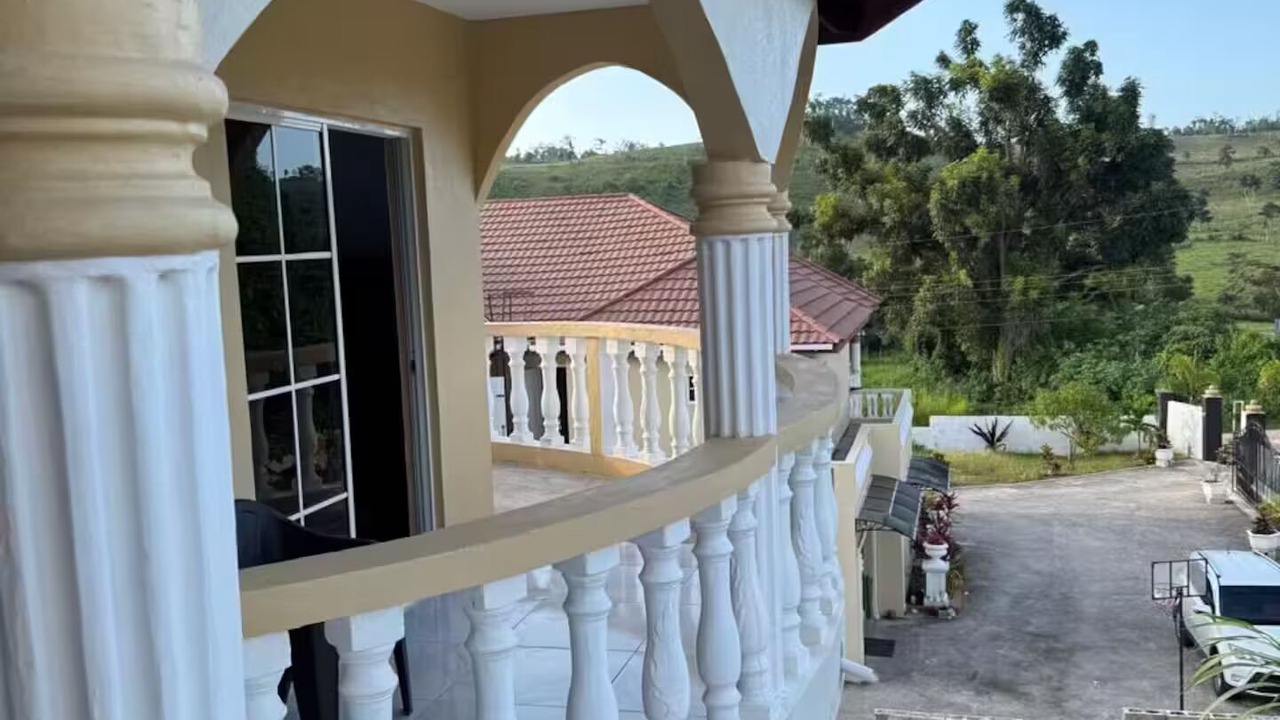 Photo of Patio Balcony in Stewart Town
