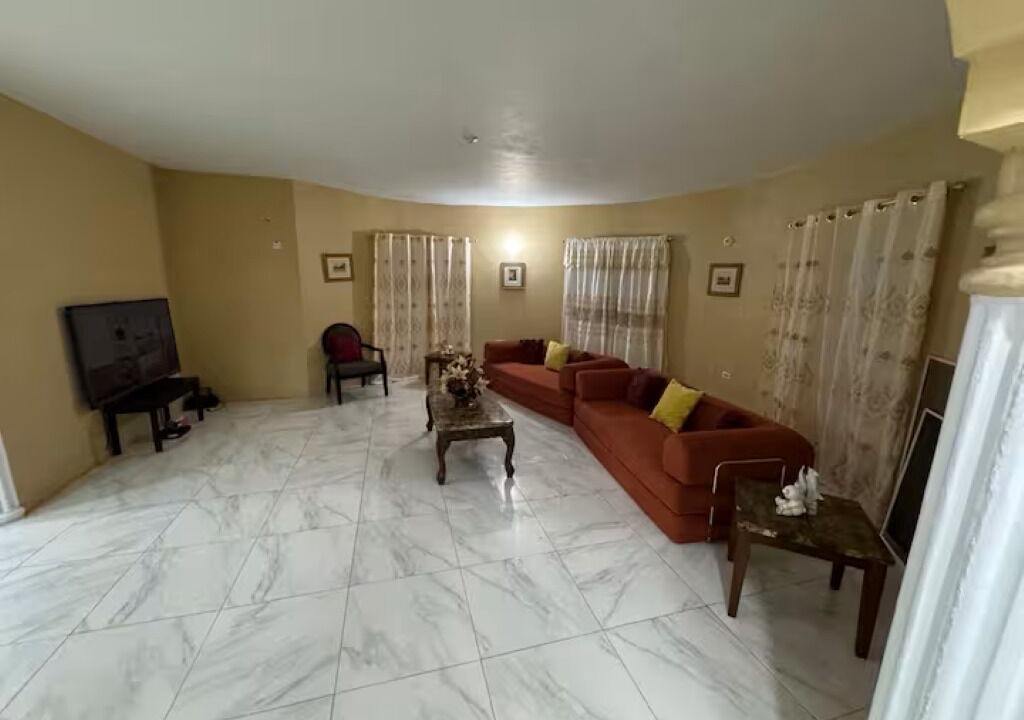 Photo of Livingroom in Stewart Town