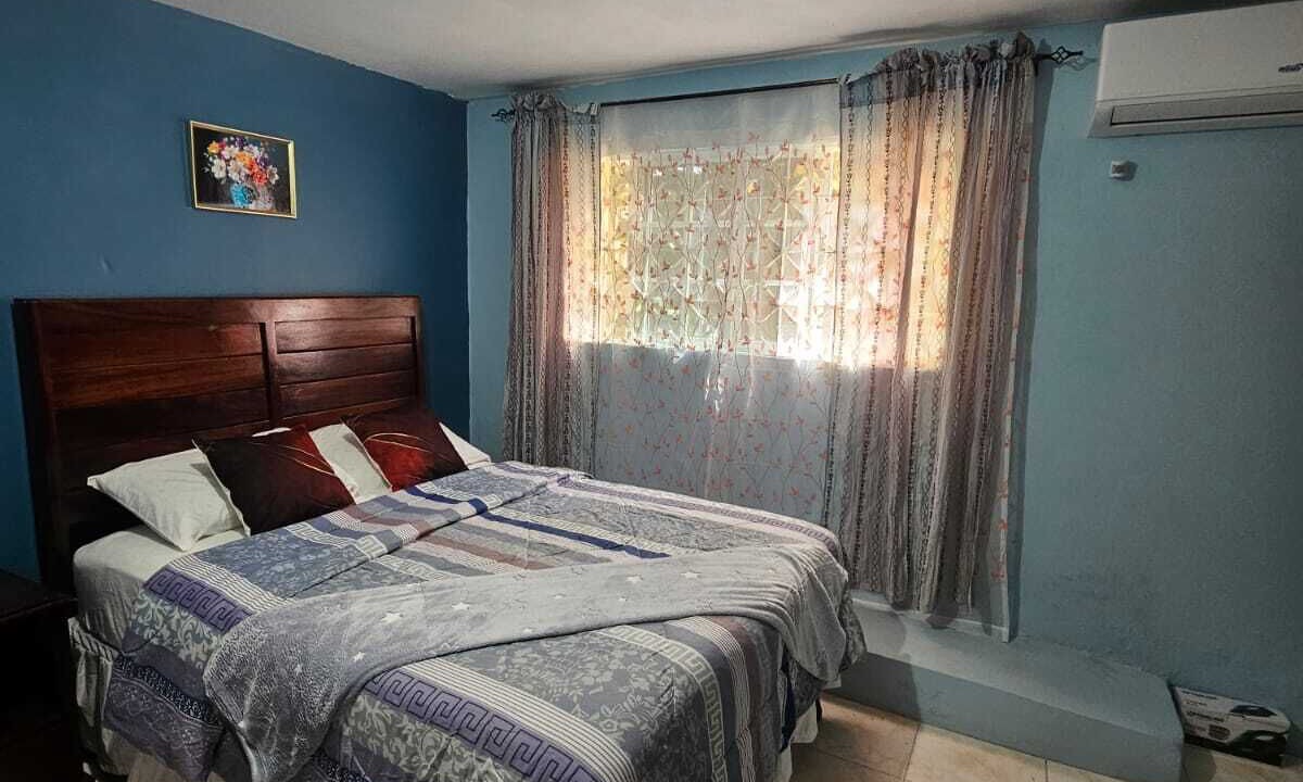 Photo of Bedroom in Spanish Town