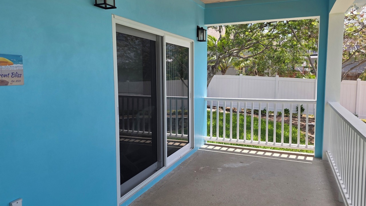 Photo of Patio Balcony in Spanish Wells