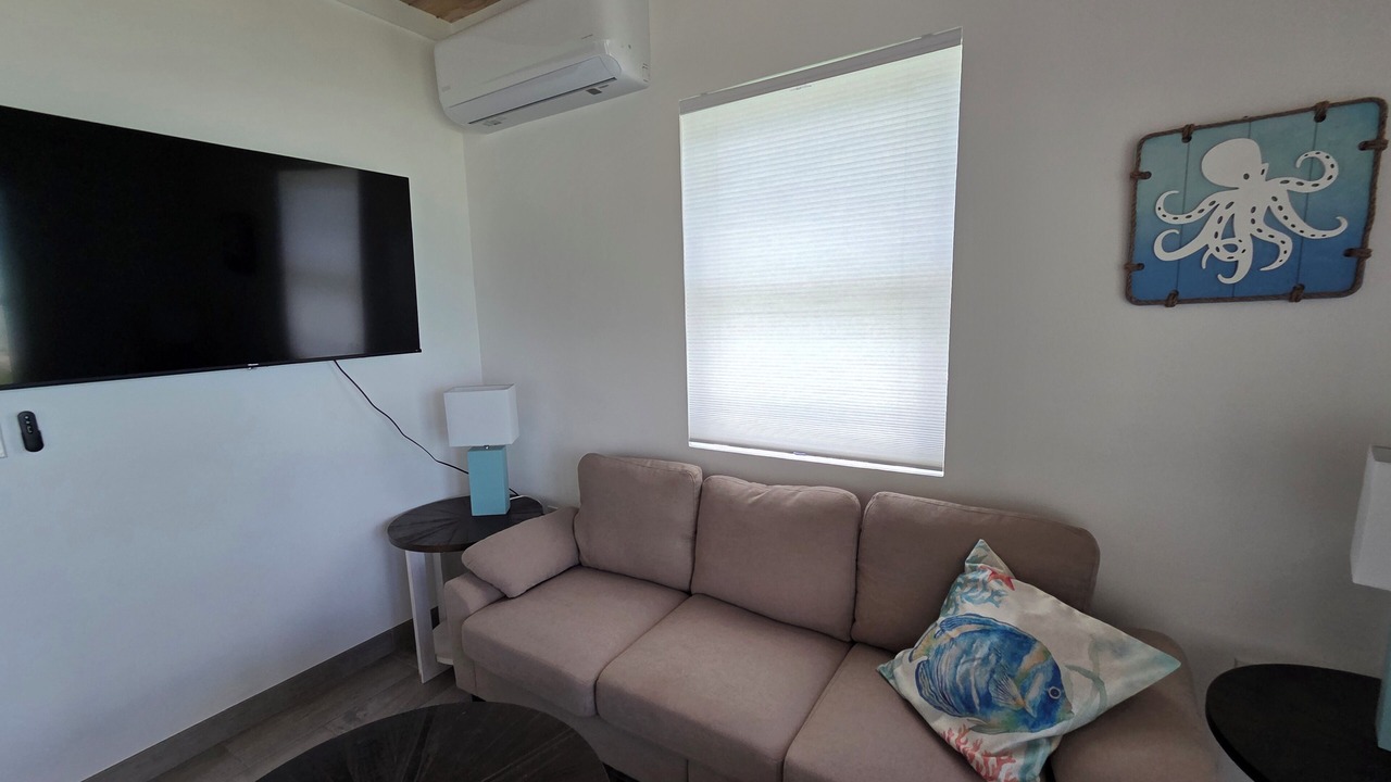 Photo of Livingroom in Spanish Wells