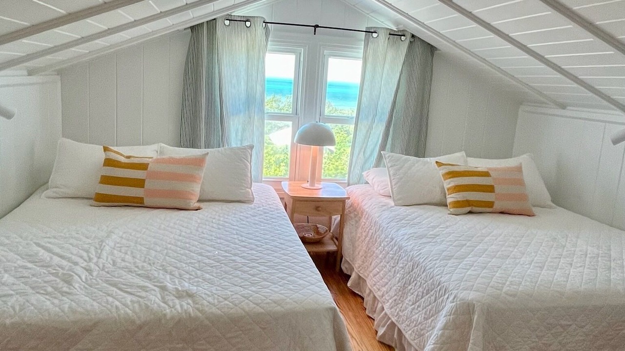 Photo of Bedroom in Man O War Cay