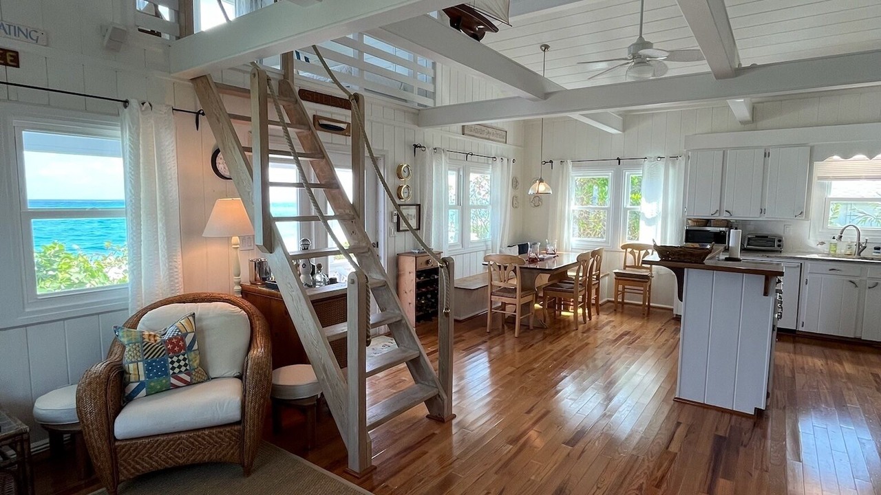Photo of Livingroom in Man O War Cay