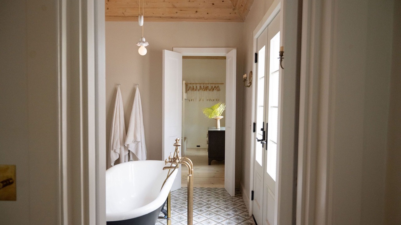 Photo of Bathroom in Dunmore Town