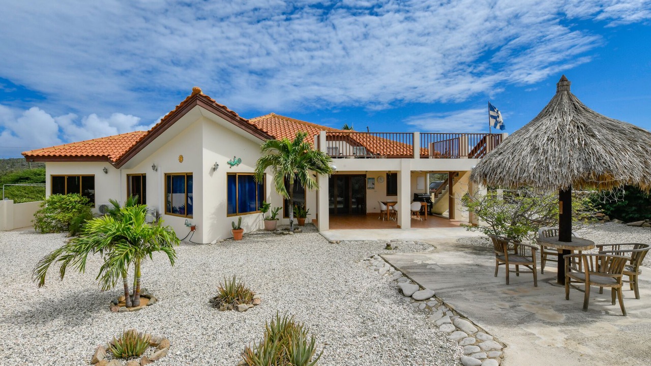 Photo of Outdoor in Ayo