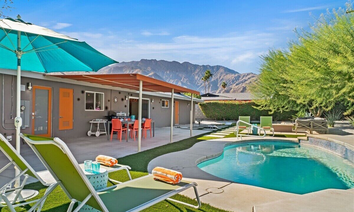 Photo of Outdoor in Racquet Club Estates