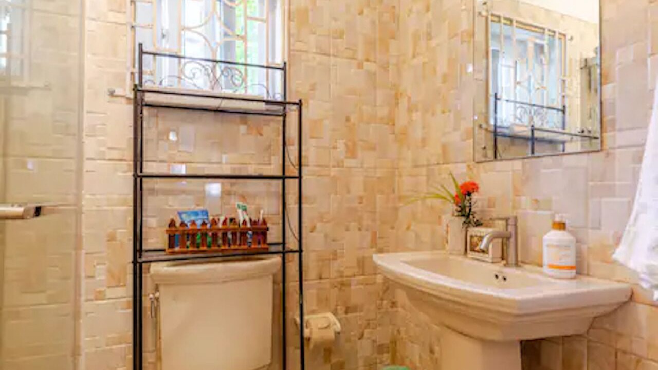 Photo of Bathroom in Drapers
