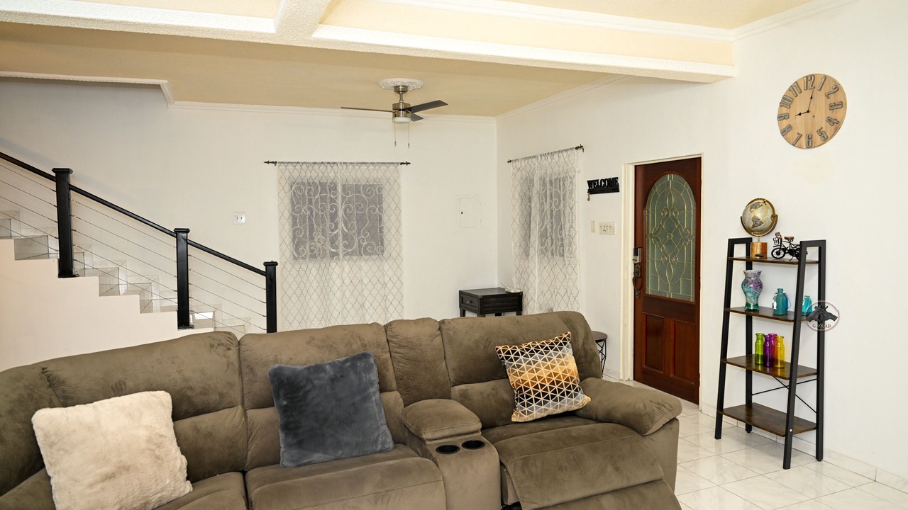 Photo of Livingroom in Spanish Town