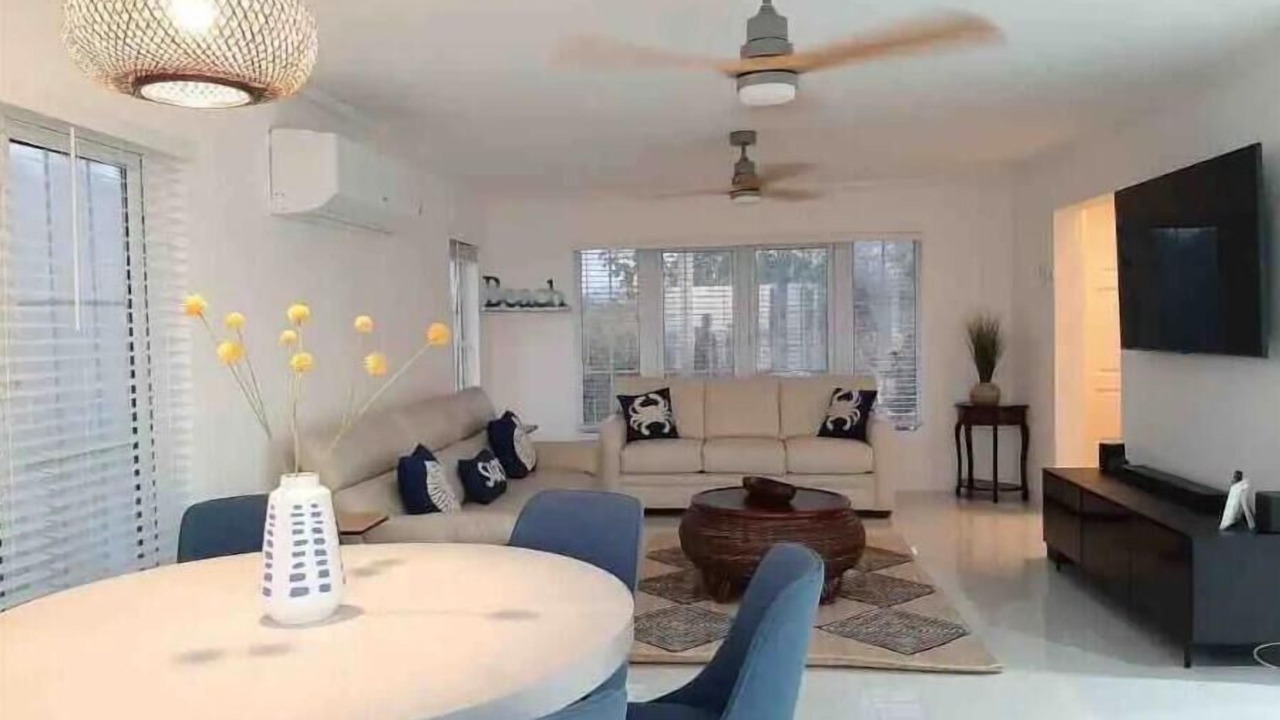 Photo of Livingroom in Orange Bay