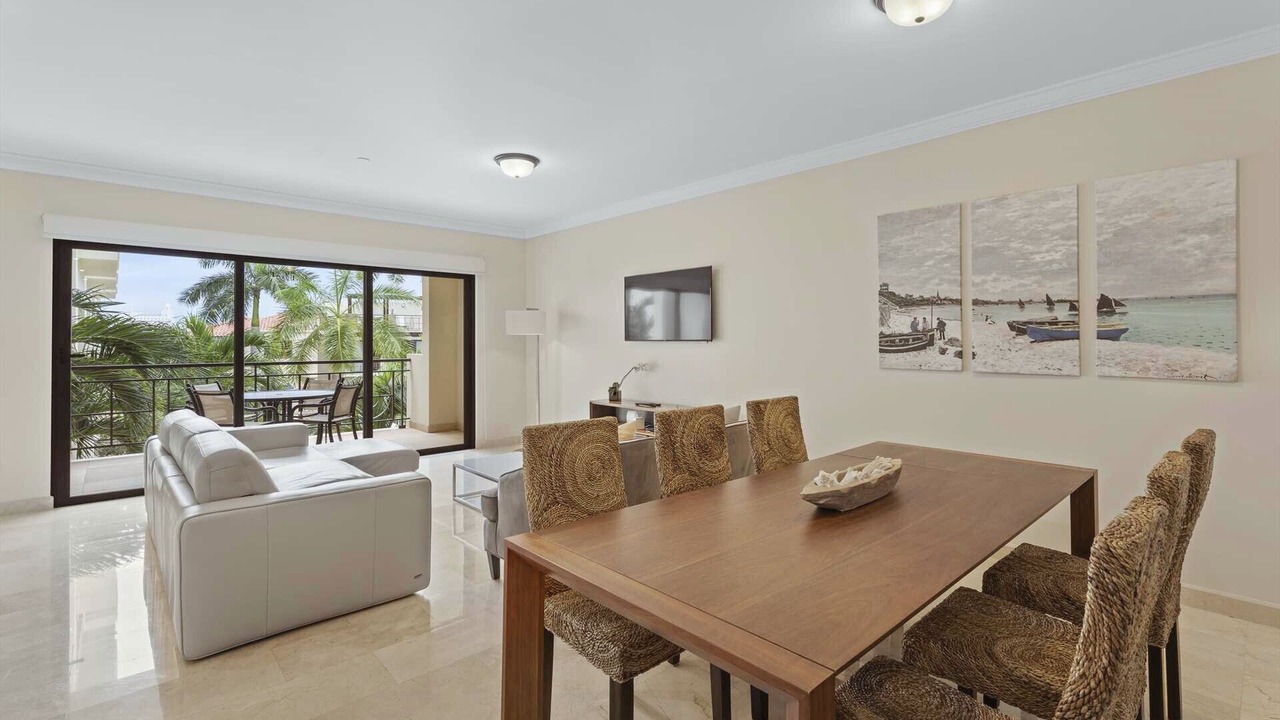 Photo of Livingroom in Palm Beach