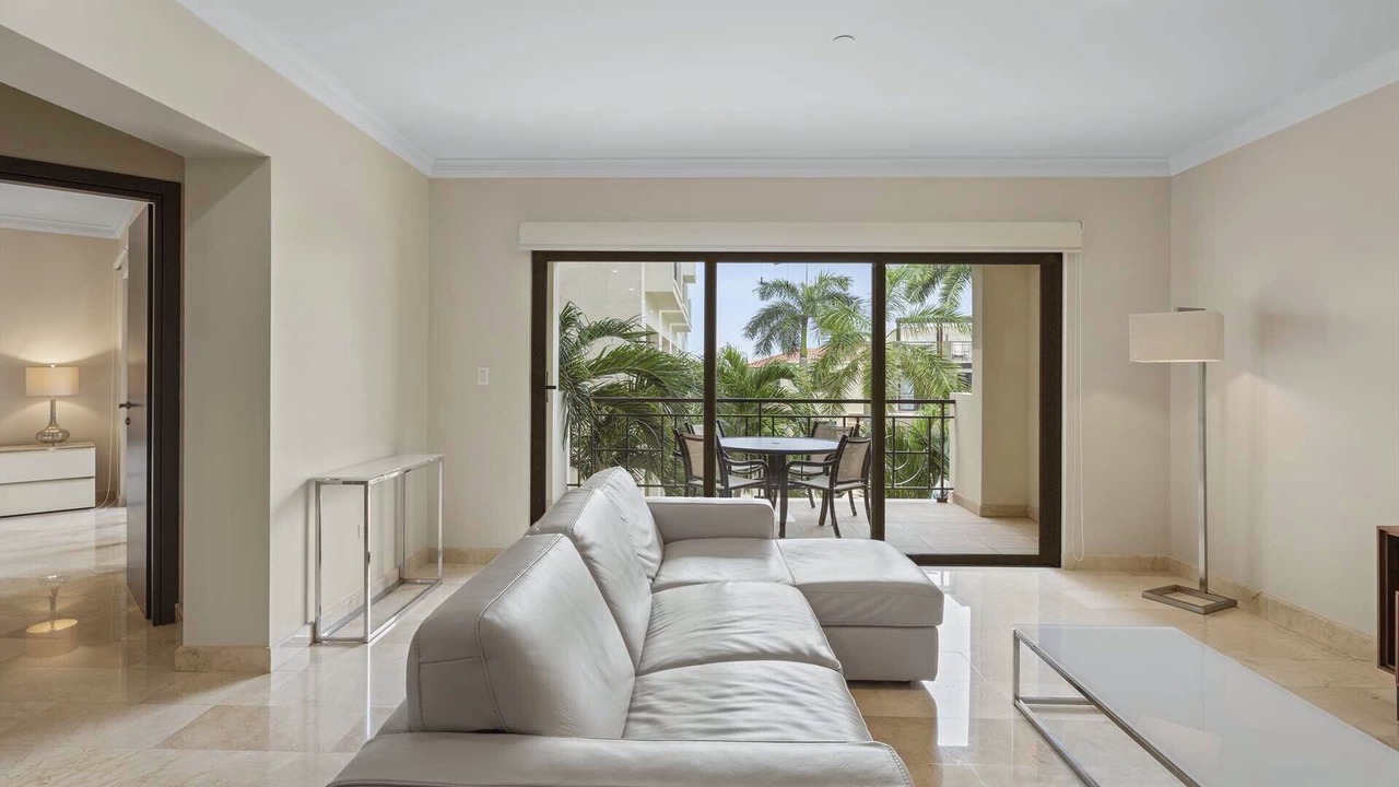Photo of Livingroom in Palm Beach