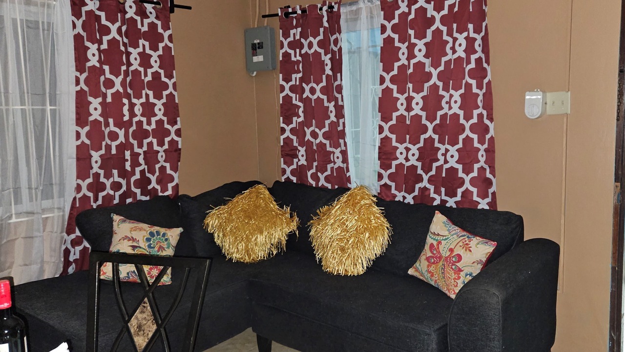 Photo of Livingroom in Spanish Town Zone