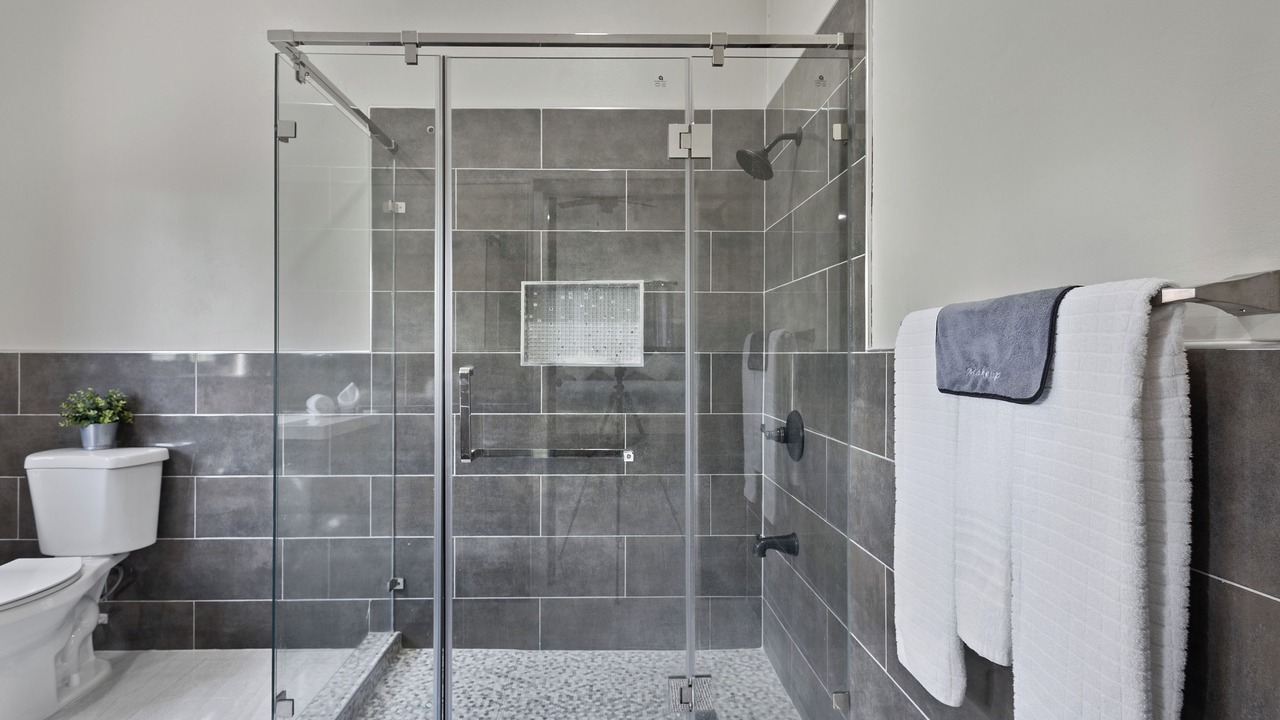 Photo of Bathroom in Tower Isle
