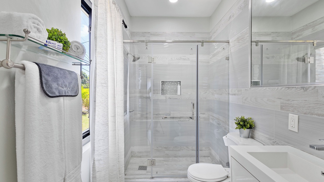 Photo of Bathroom in Tower Isle