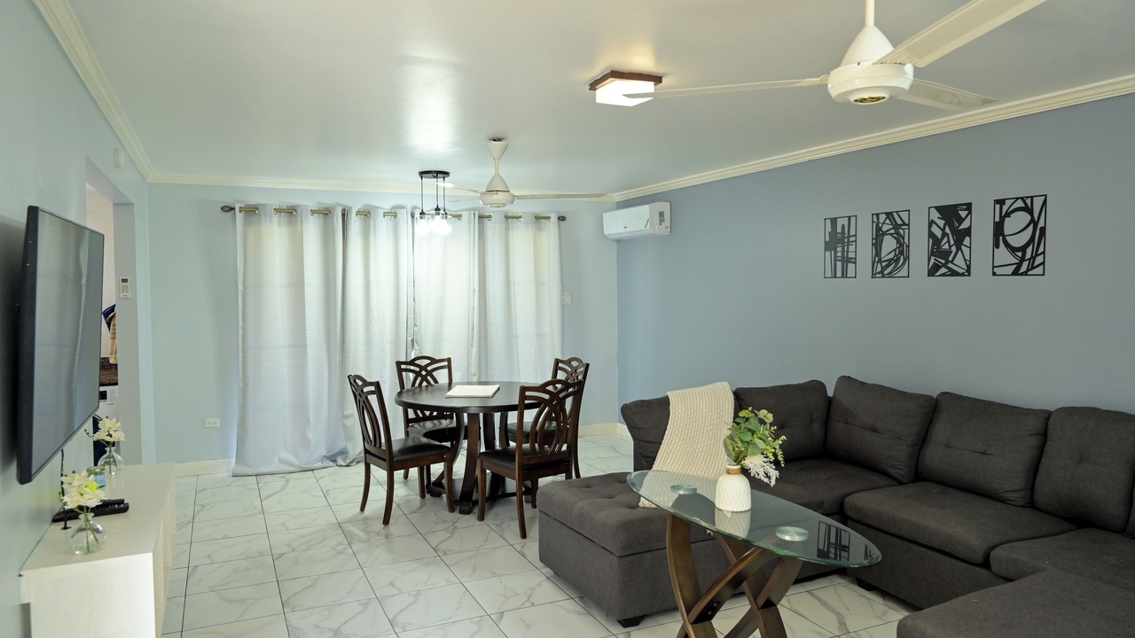 Photo of Livingroom in Orange Bay