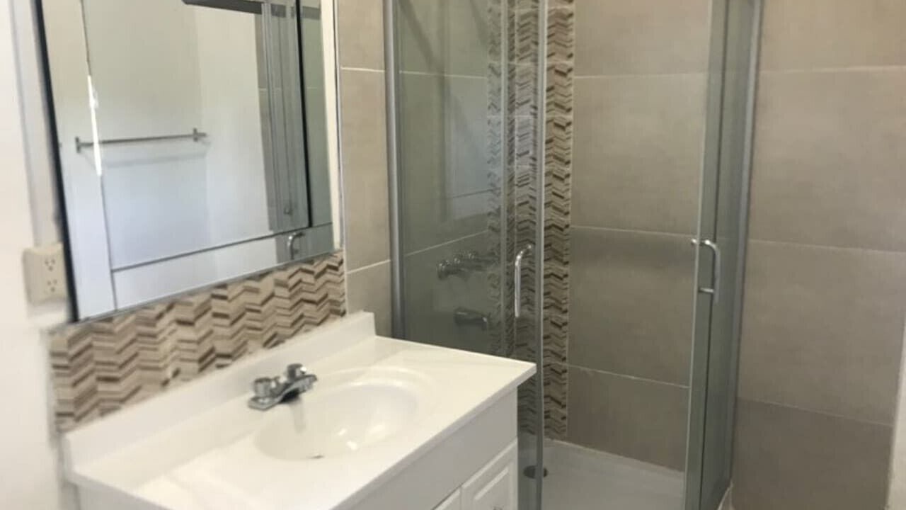 Photo of Bathroom in Drapers