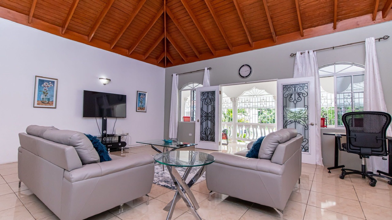 Photo of Livingroom in Runaway Bay