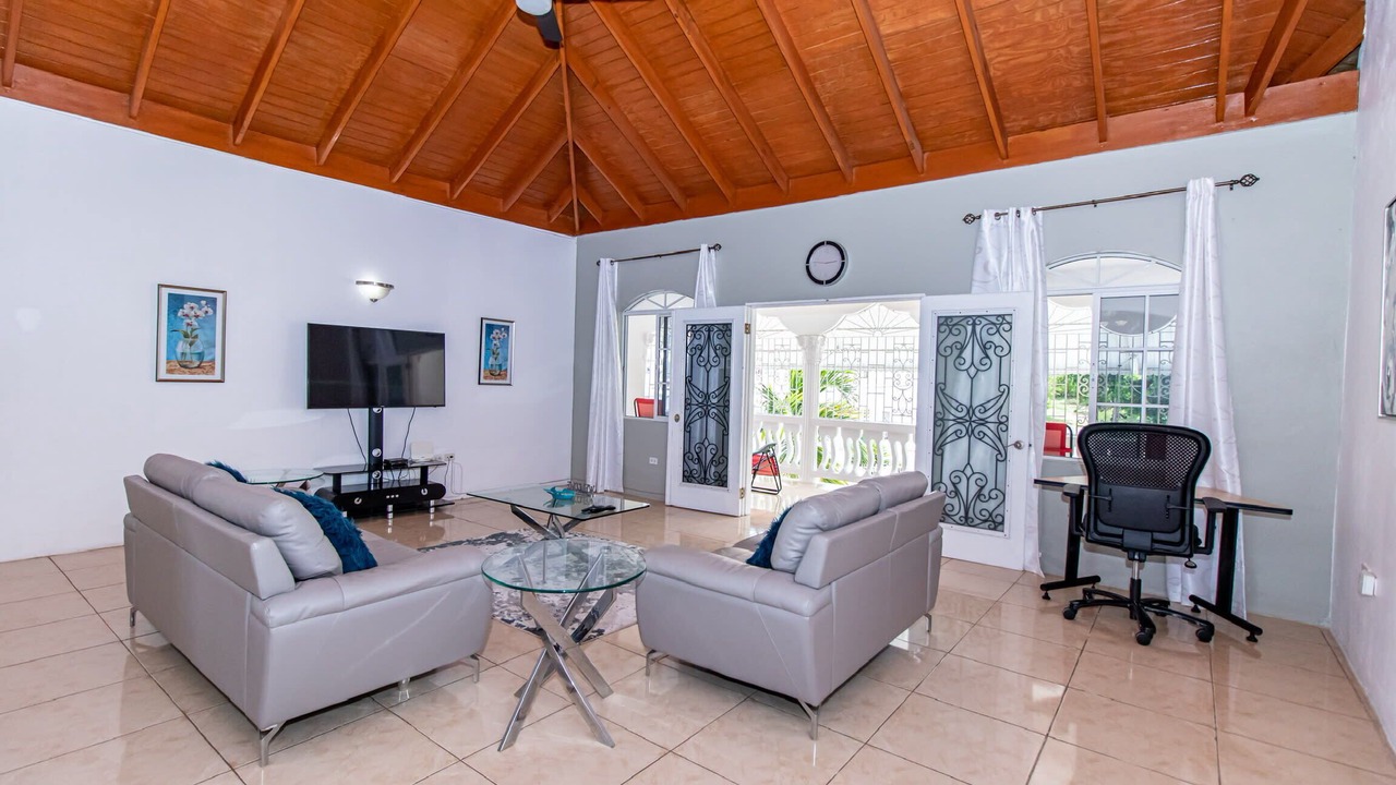 Photo of Livingroom in Runaway Bay