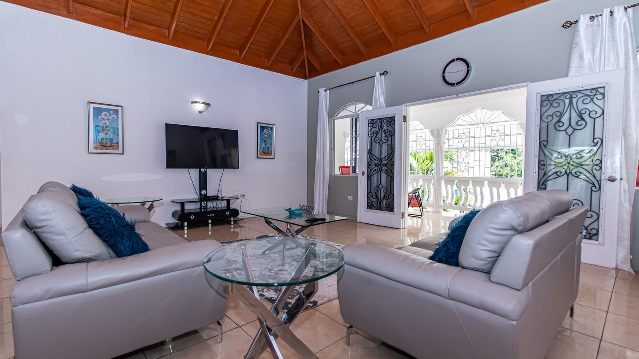 Photo of Livingroom in Runaway Bay