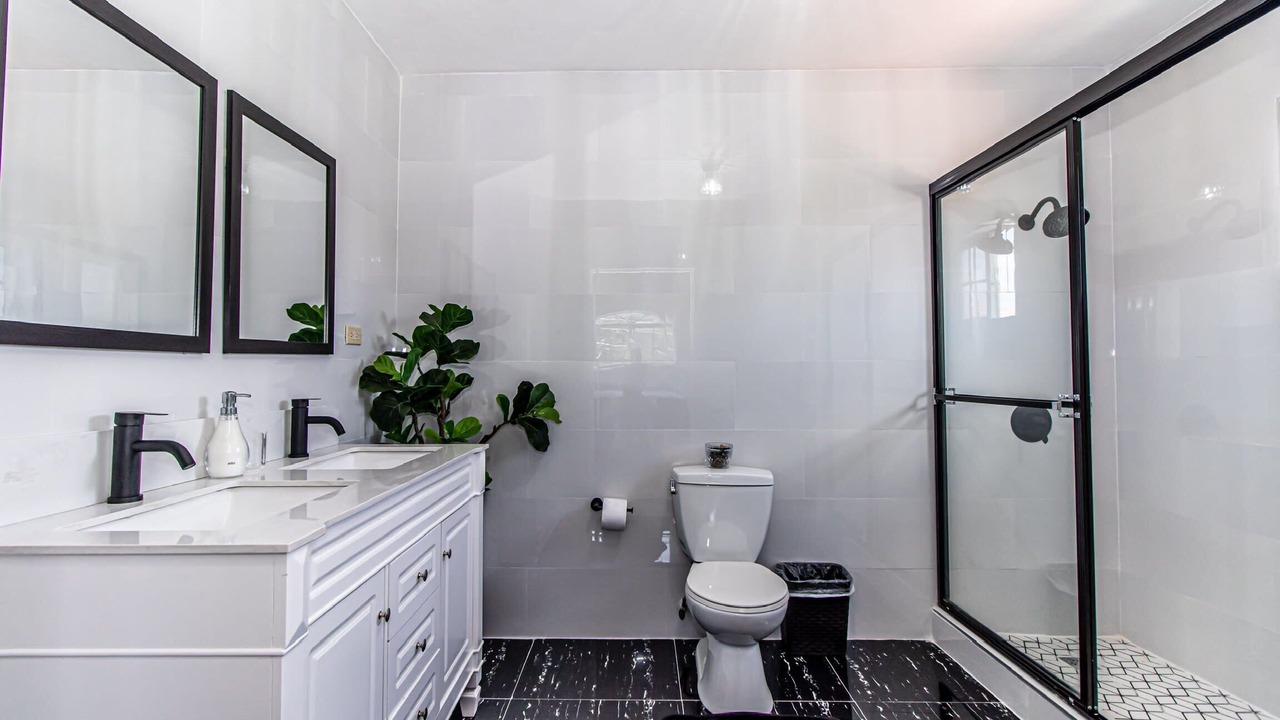 Photo of Bathroom in Runaway Bay
