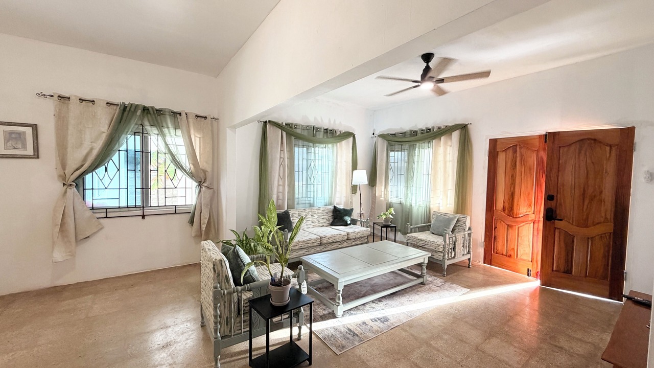 Photo of Livingroom in Moore Town