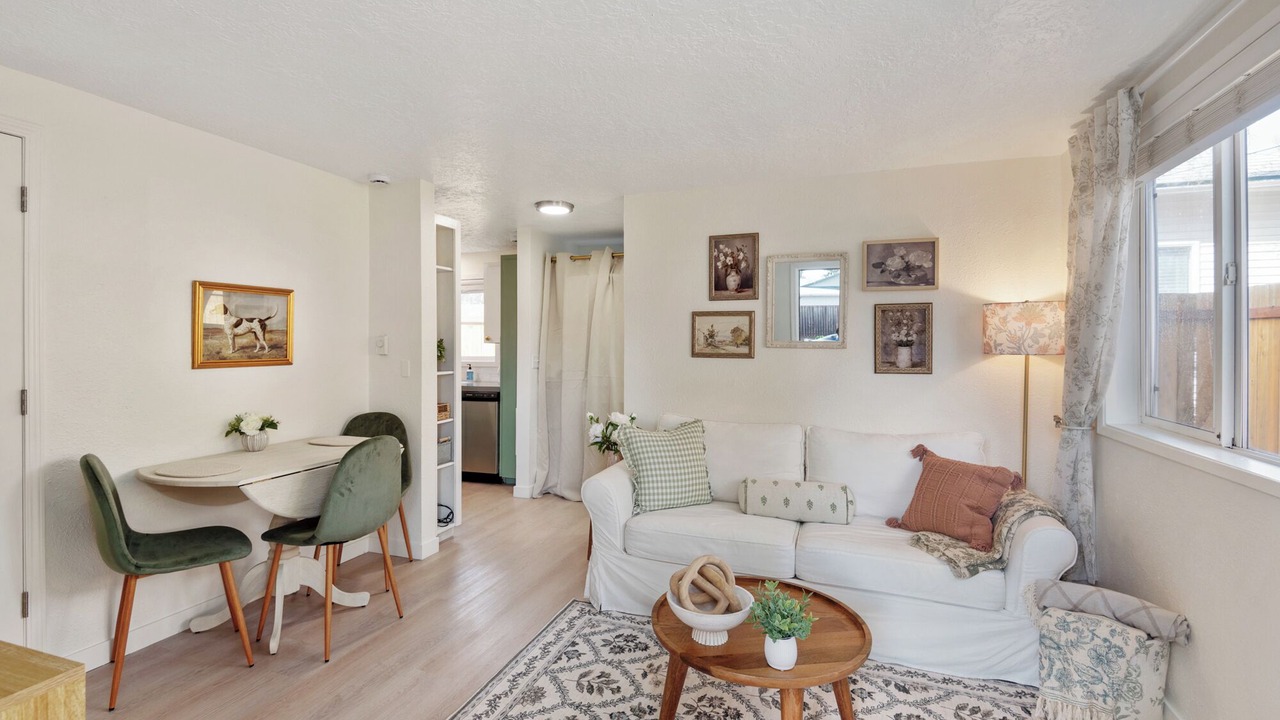 Photo of Livingroom in Sellwood-Moreland