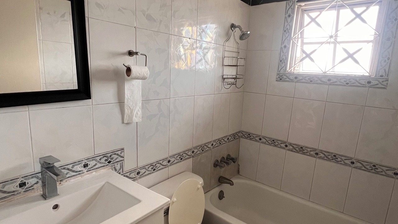 Photo of Bathroom in Pembroke Hall