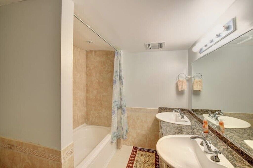 Photo of Bathroom in Paradise Island