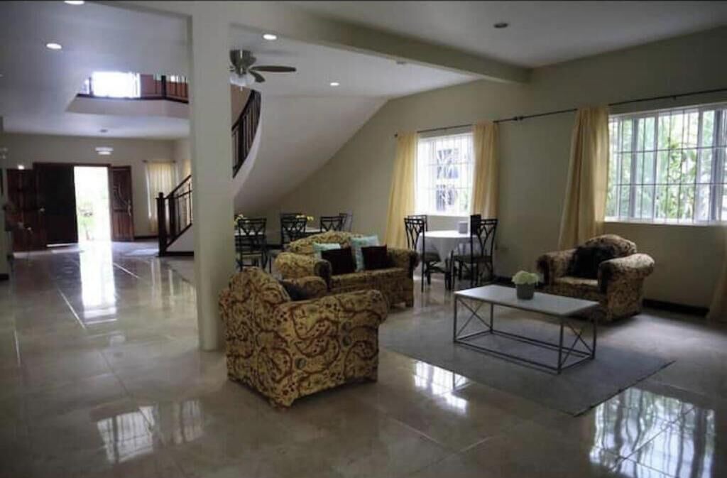 Photo of Livingroom in Tower Isle