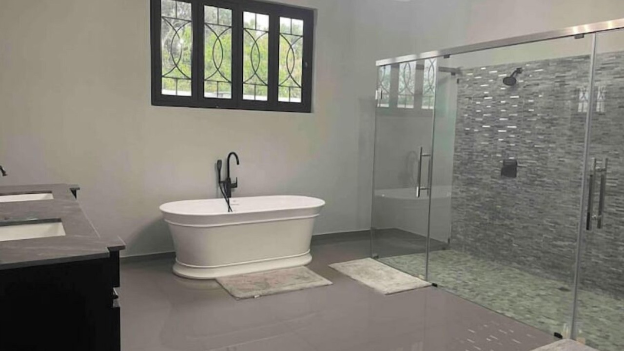 Photo of Bathroom in Llanos de Gurabo I