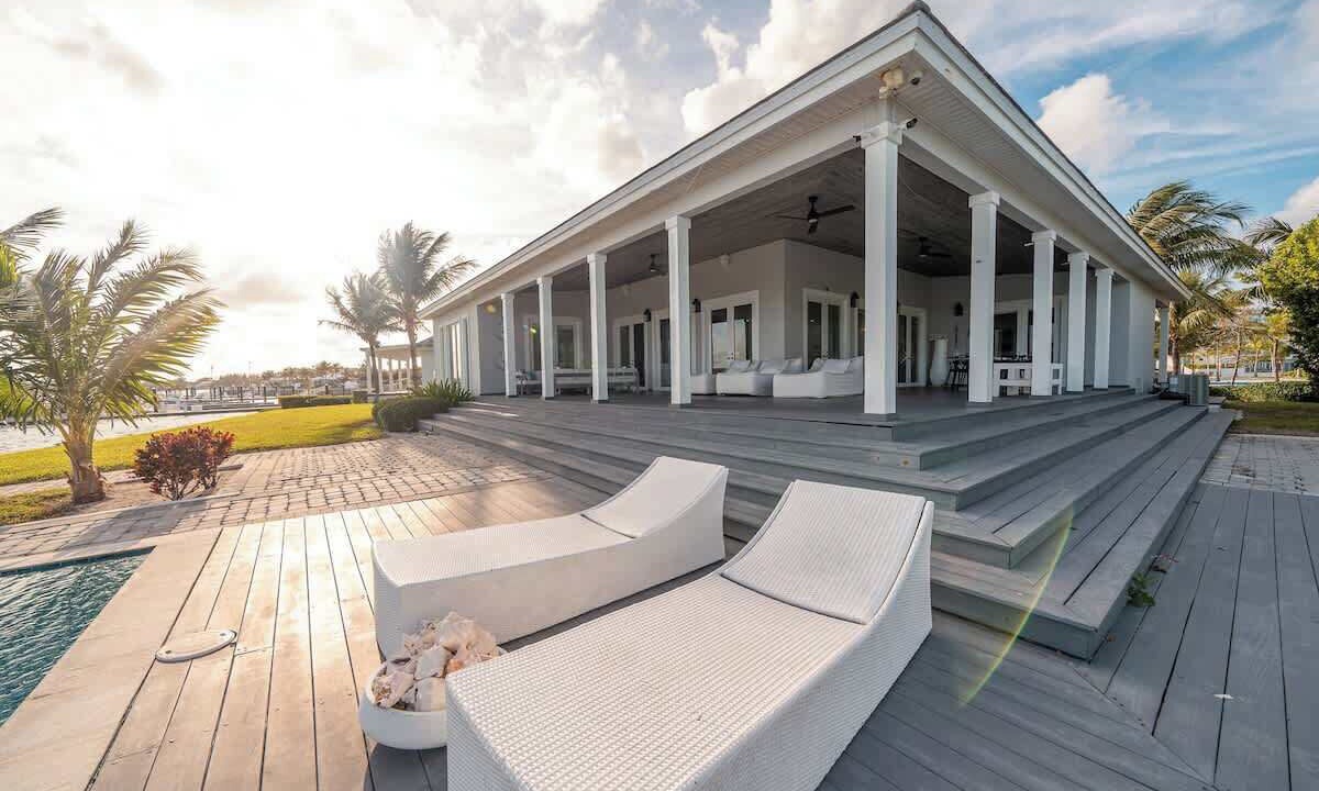 Photo of Patio Balcony in Bailey Town