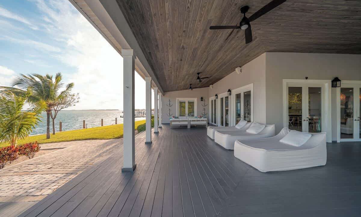 Photo of Patio Balcony in Bailey Town