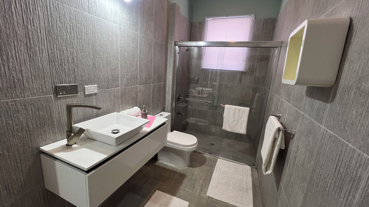 Photo of Bathroom in Tower Isle
