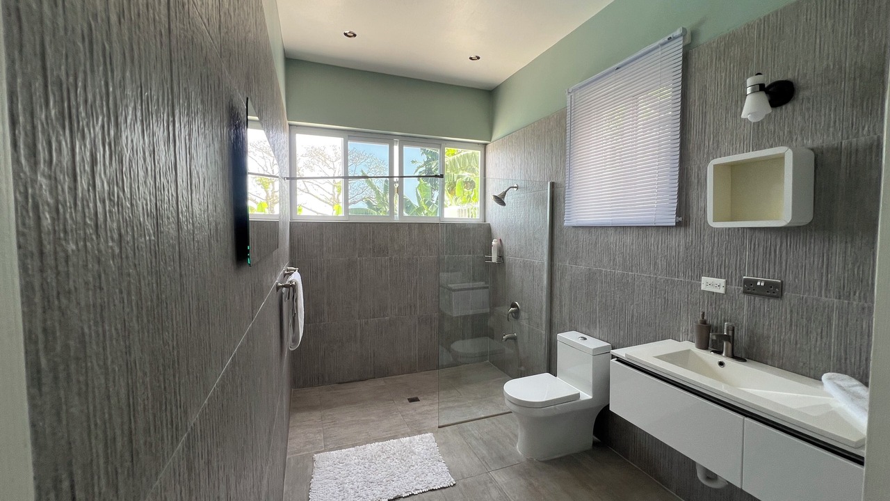 Photo of Bathroom in Tower Isle