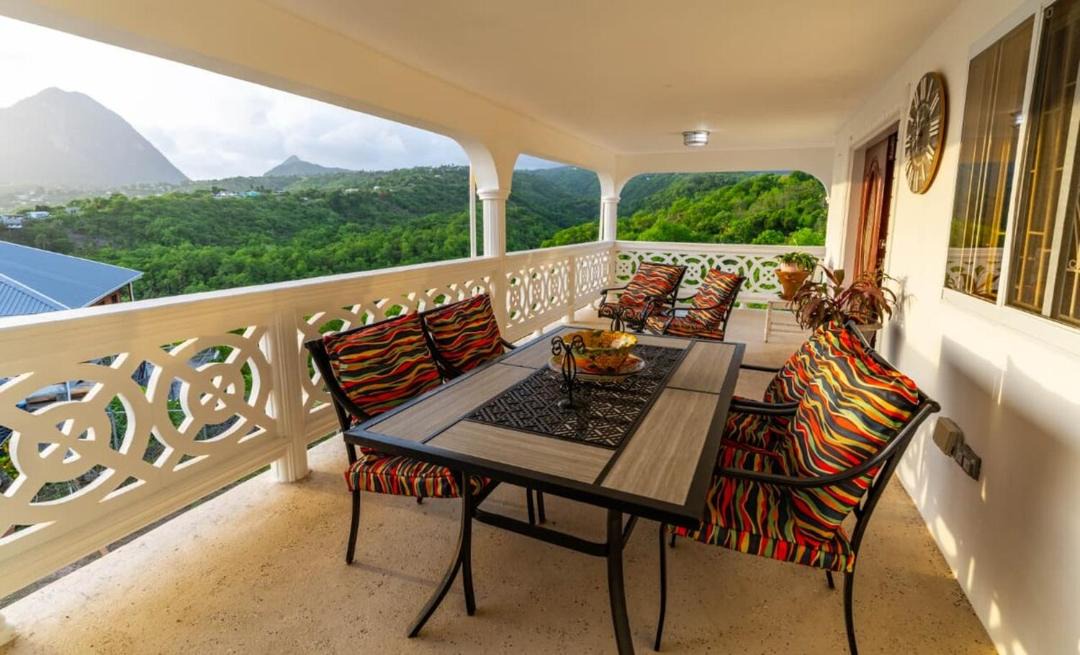 Photo of Patio Balcony in Choiseul